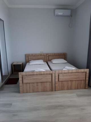 Гостевой дом DSH house Батуми Двухместный номер с 2 отдельными кроватями-1