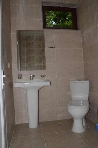 Гостевой дом DSH house Батуми Двухместный номер с 2 отдельными кроватями-3